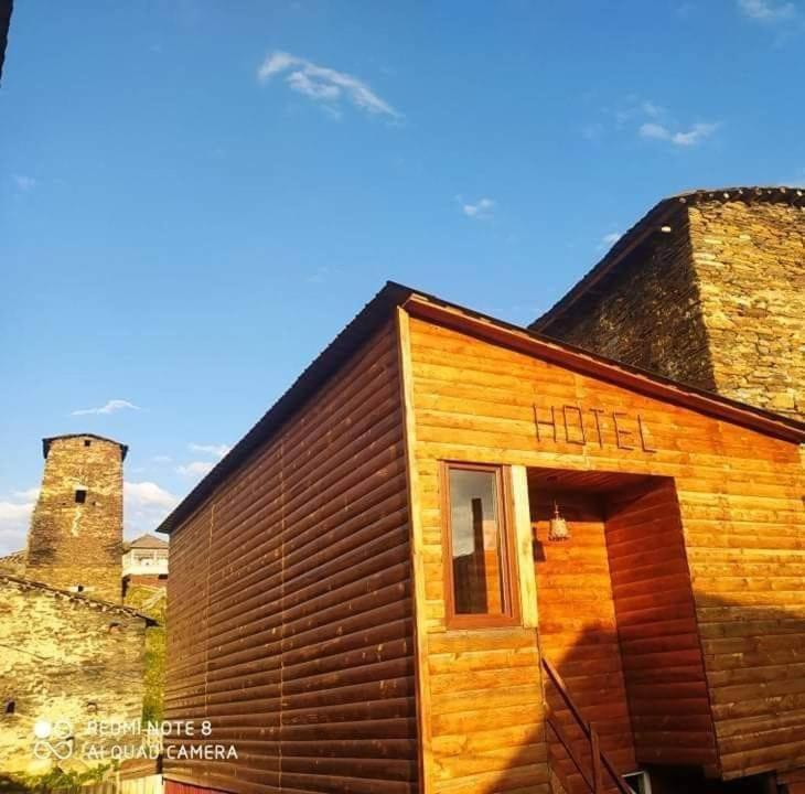 Guesthouse Luka Uschguli Exterior foto
